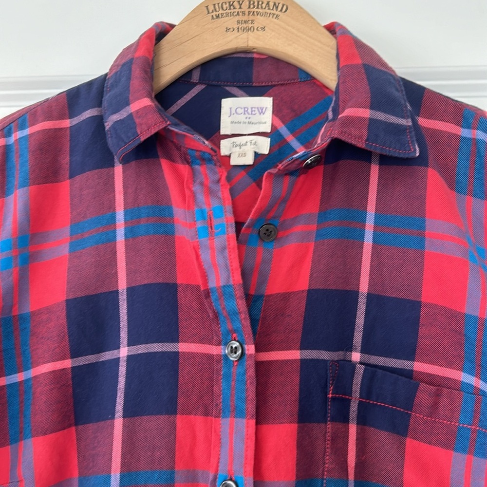 J Crew Perfect Fit Red Plaid Blouse w Princess Seams, Patch Pocket